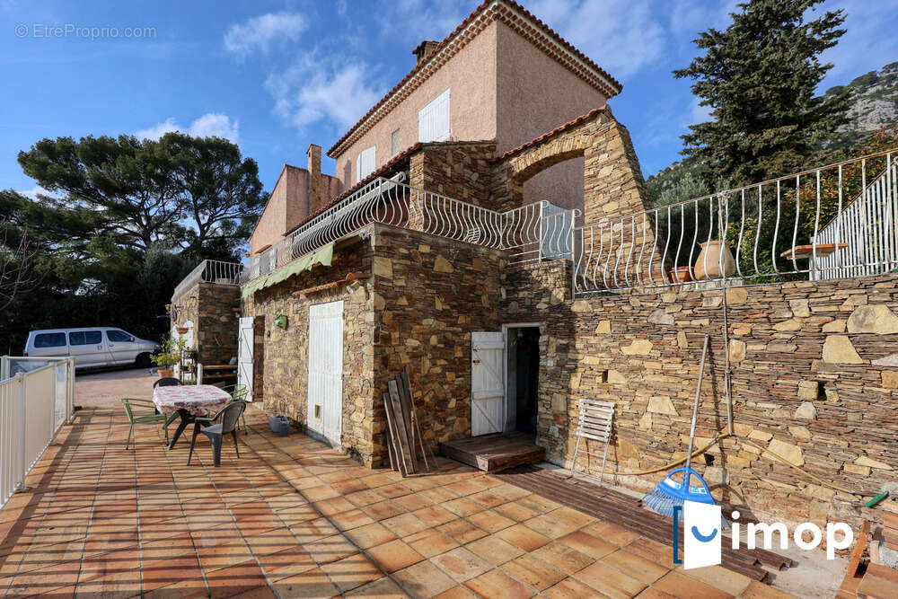 Villa  avec piscine - photo 12