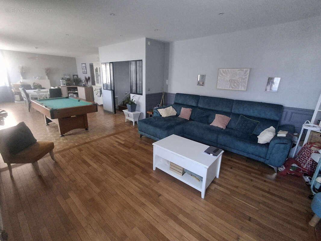 Fougères : maison avec terrasse 8 chambres 267 m2 - photo 3