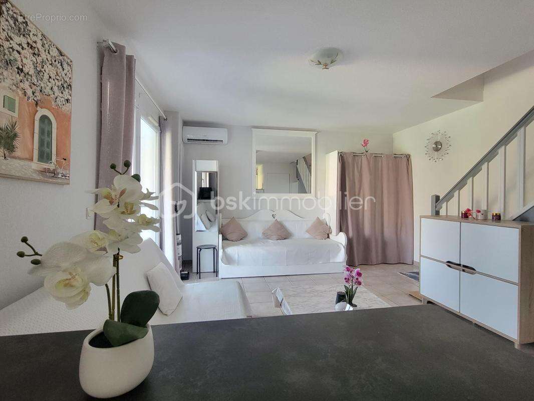 Pavillon T3 de 54 M² + 15 m² de vérenda + grand jardin dans une résidence sécurisée avec pisicine, entre Colombiers et Béziers - photo 6