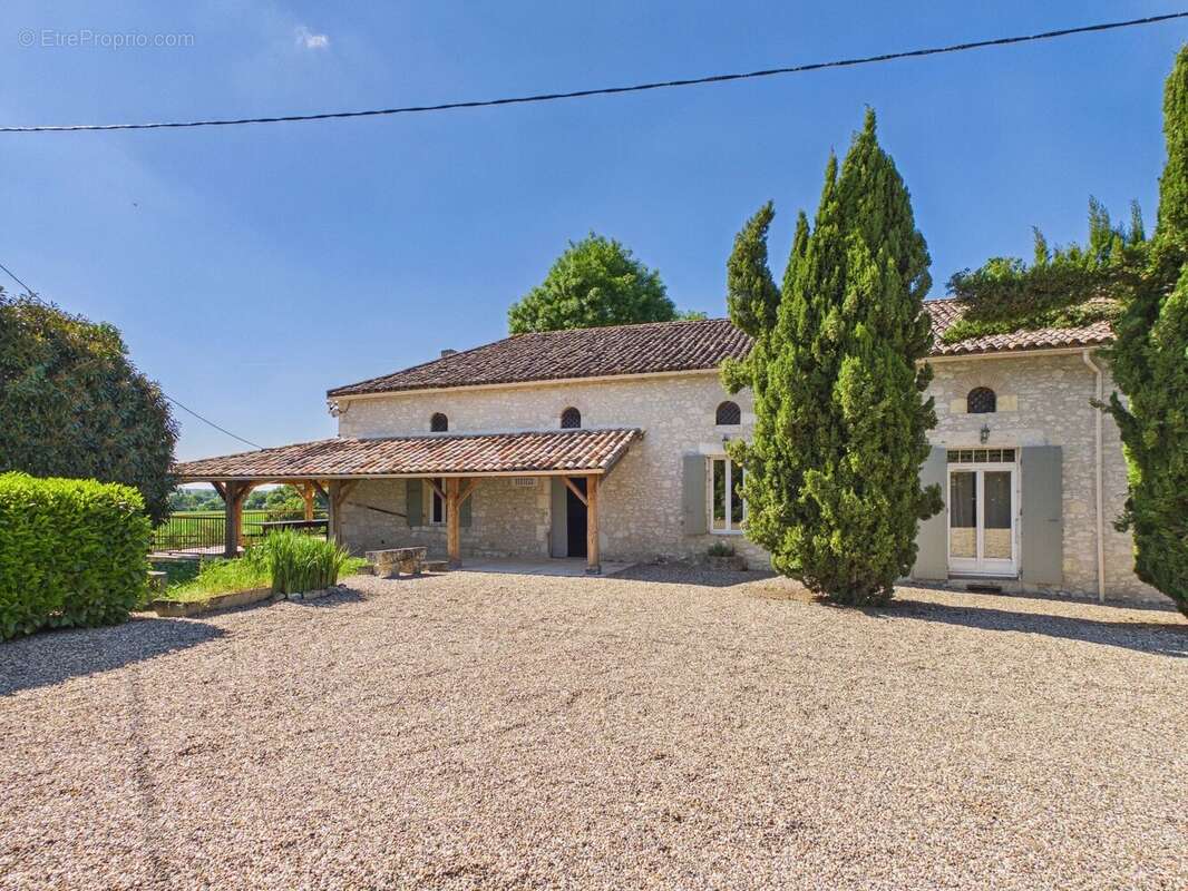Maison à LAUZUN