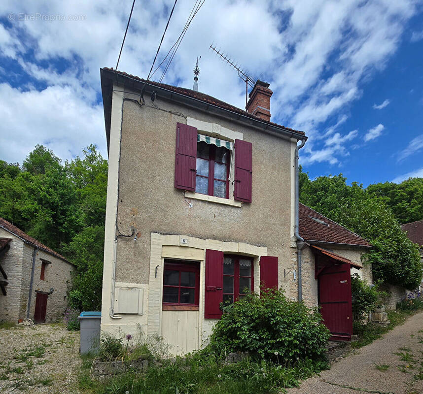 Maison à LUCY-SUR-CURE