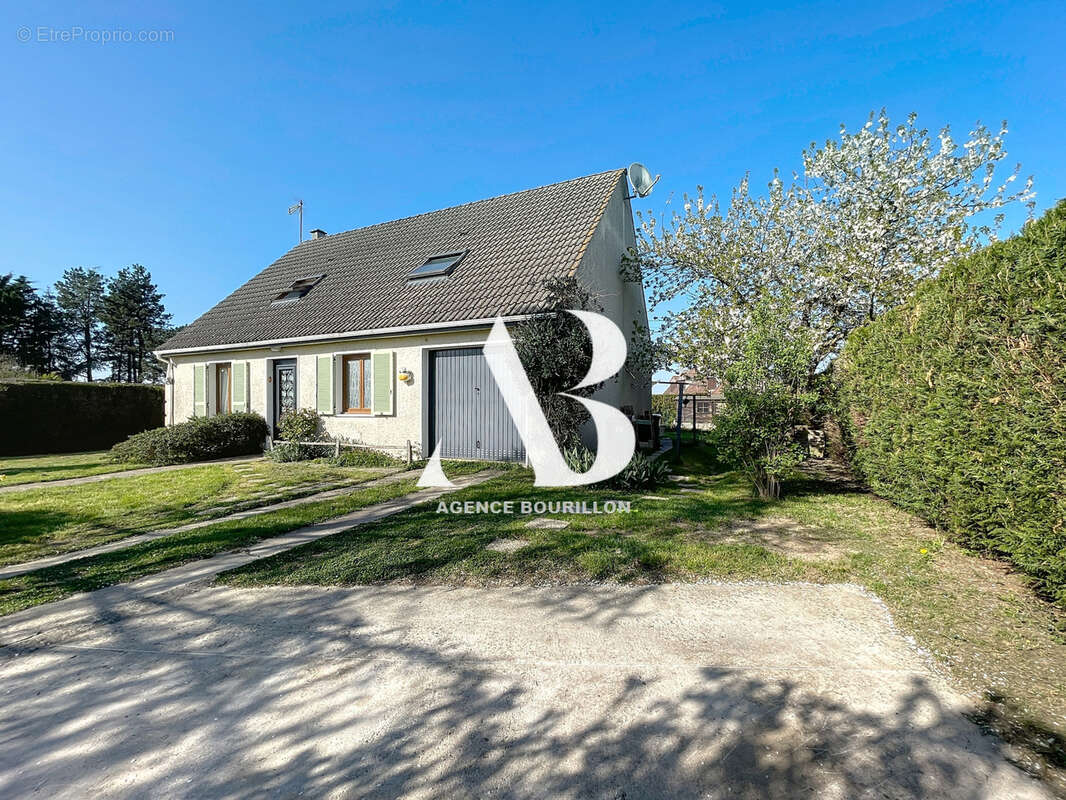 Maison à LA CHAPELLE-RABLAIS