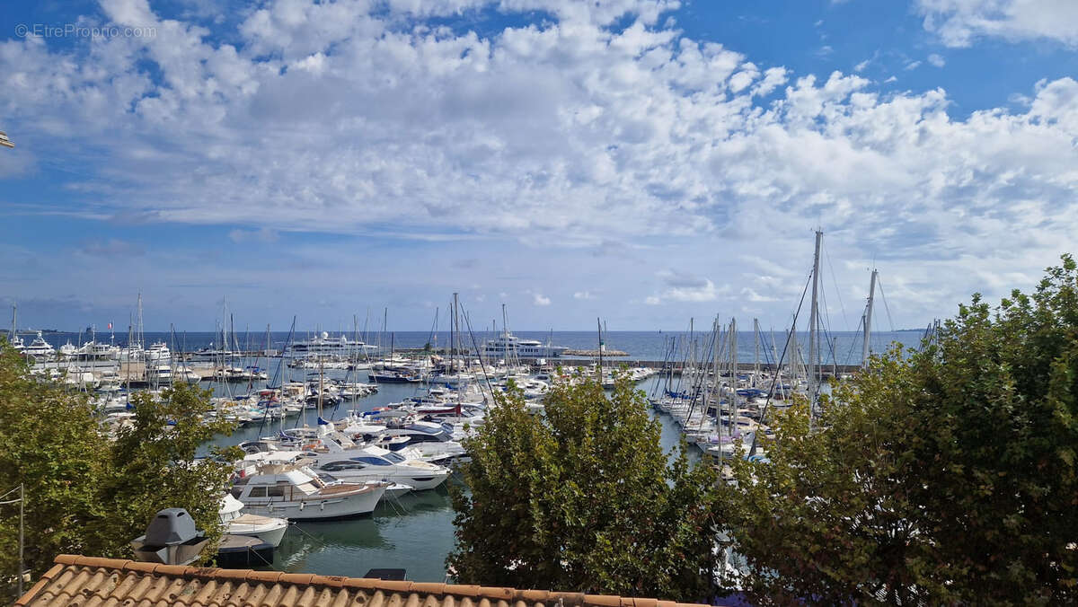 Appartement à VALLAURIS