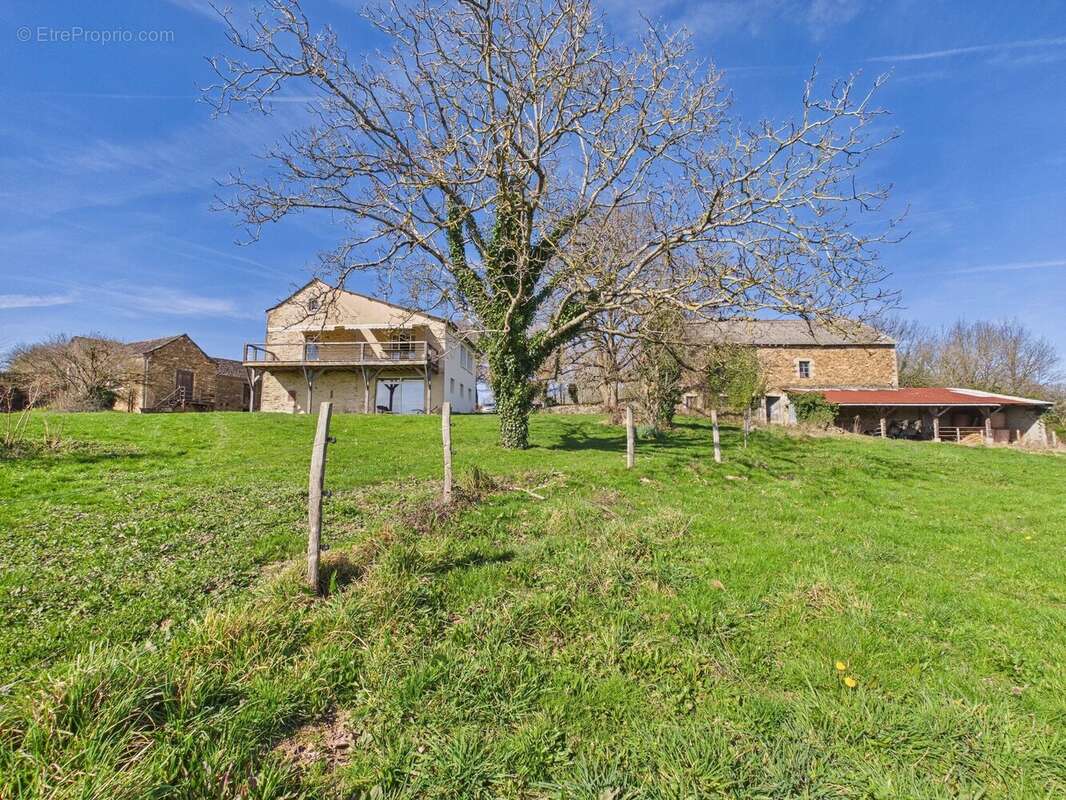 Maison à LA SALVETAT-PEYRALES