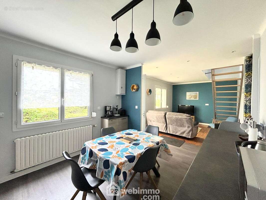 Maison à TREDREZ-LOCQUEMEAU