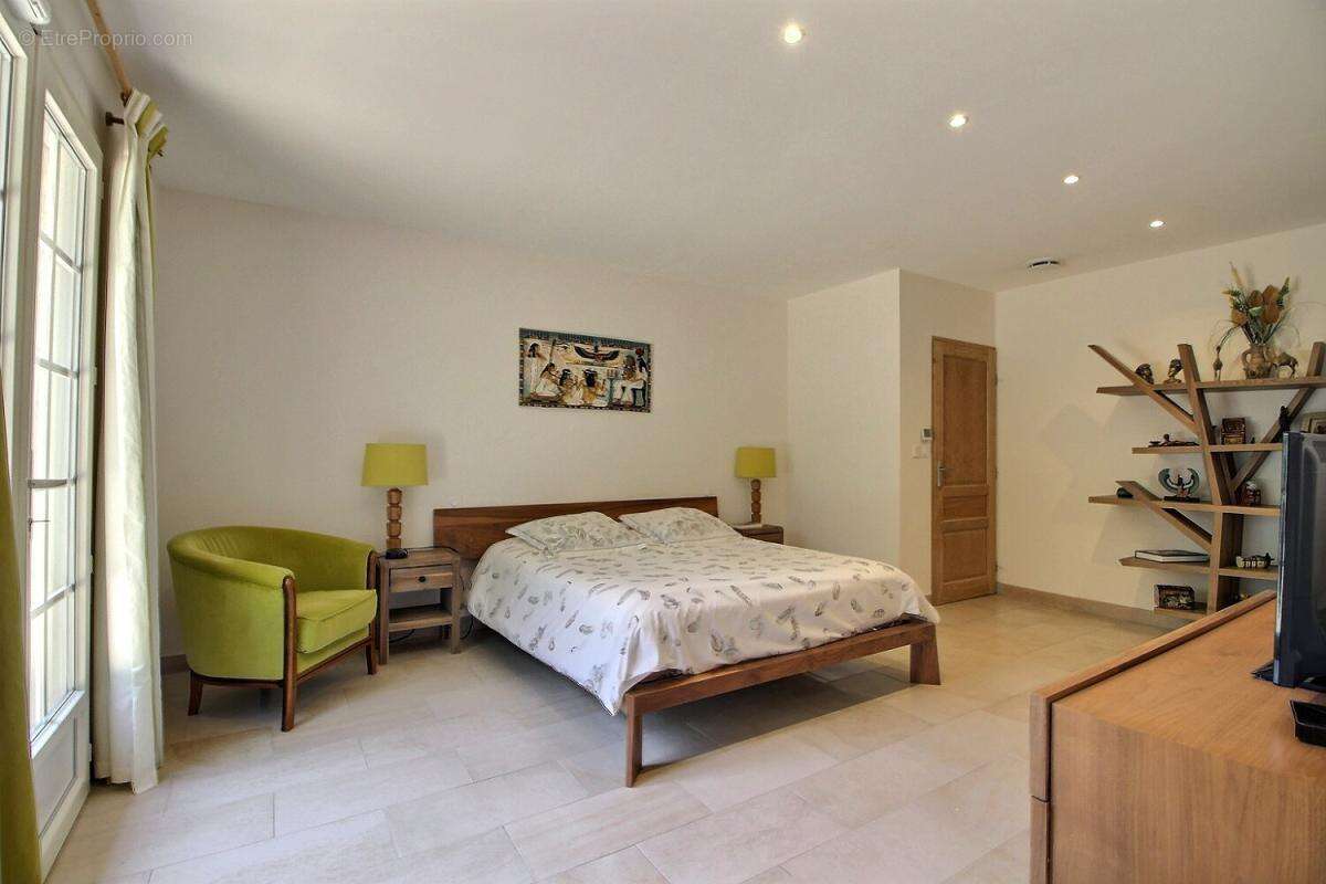 Maison à L'ISLE-SUR-LA-SORGUE