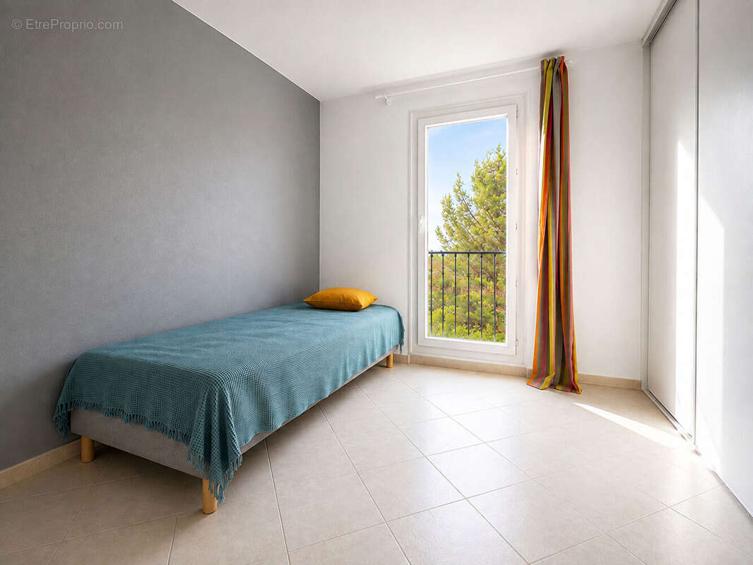 ** (83500) La Seyne SUD ** APPARTEMENT 3 Pièces ** Dernier Etage ** Grande Terrasses ** VUE Dégagée MER **3 pièce(s) 67 m2 - photo 10