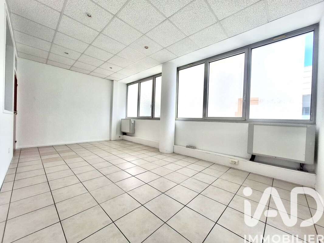 Commerce 68 m² à Nimes  - photo 4