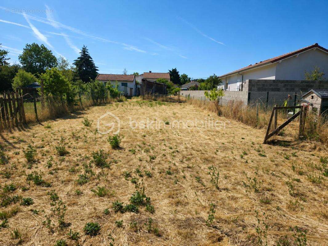 Maison avec jardin, sous-sol complet et fort potentiel à Boën-sur-Lignon - photo 17