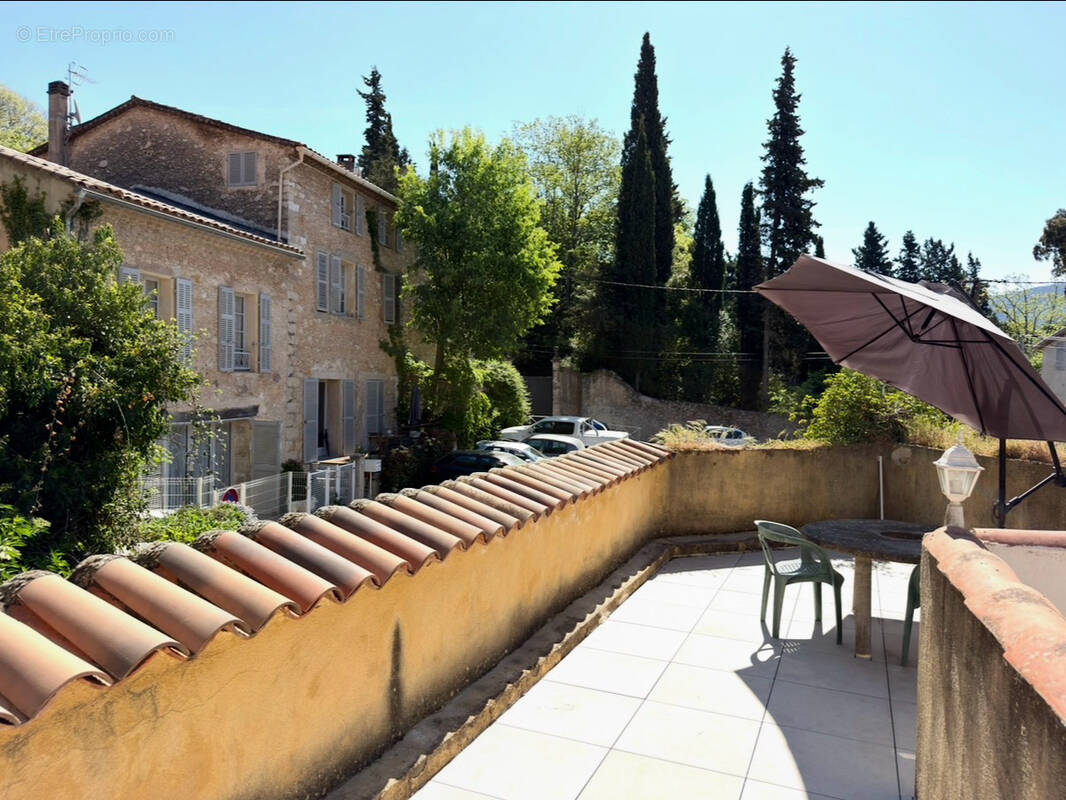 Appartement à SIGNES