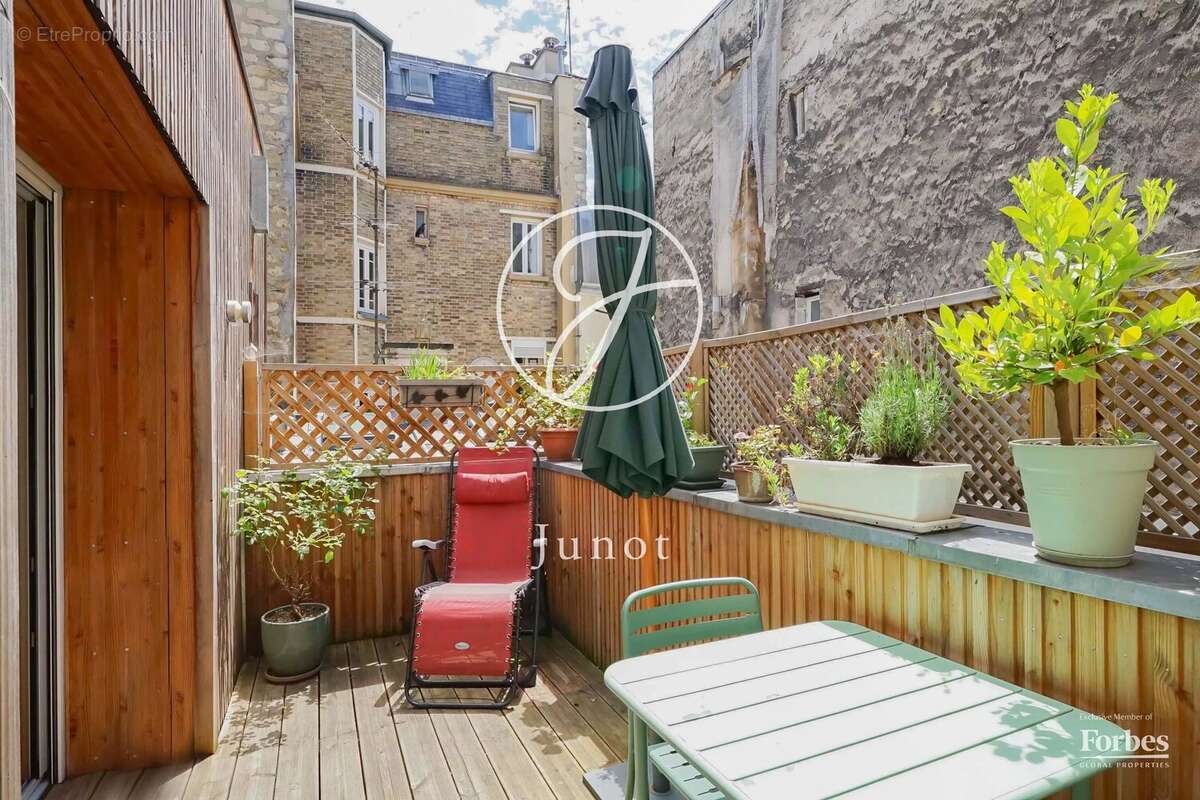 Appartement à PARIS-14E