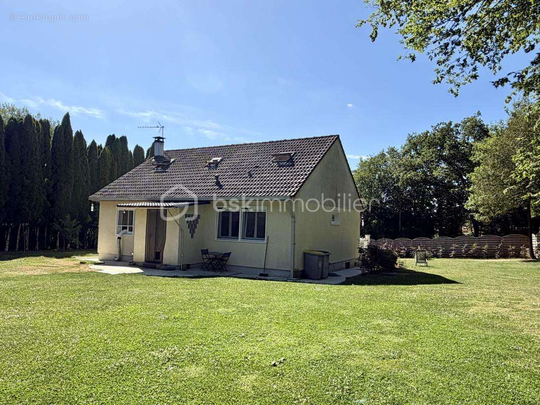 Maison familiale avec sous-sol, 4 chambres , dépendance et bois - photo 5