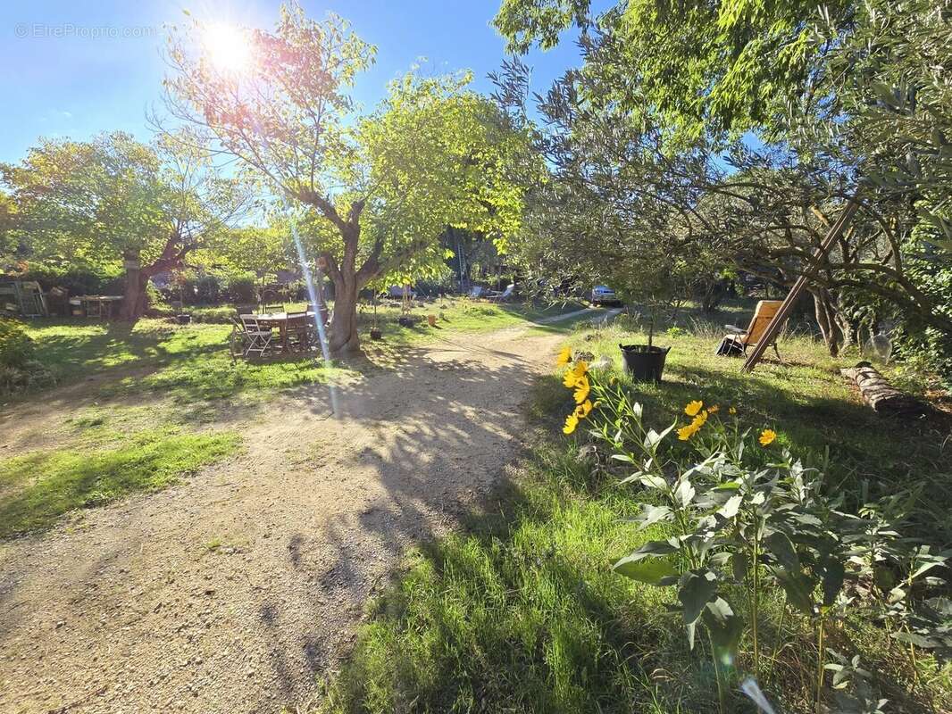 Maison à MONTAREN-ET-SAINT-MEDIERS