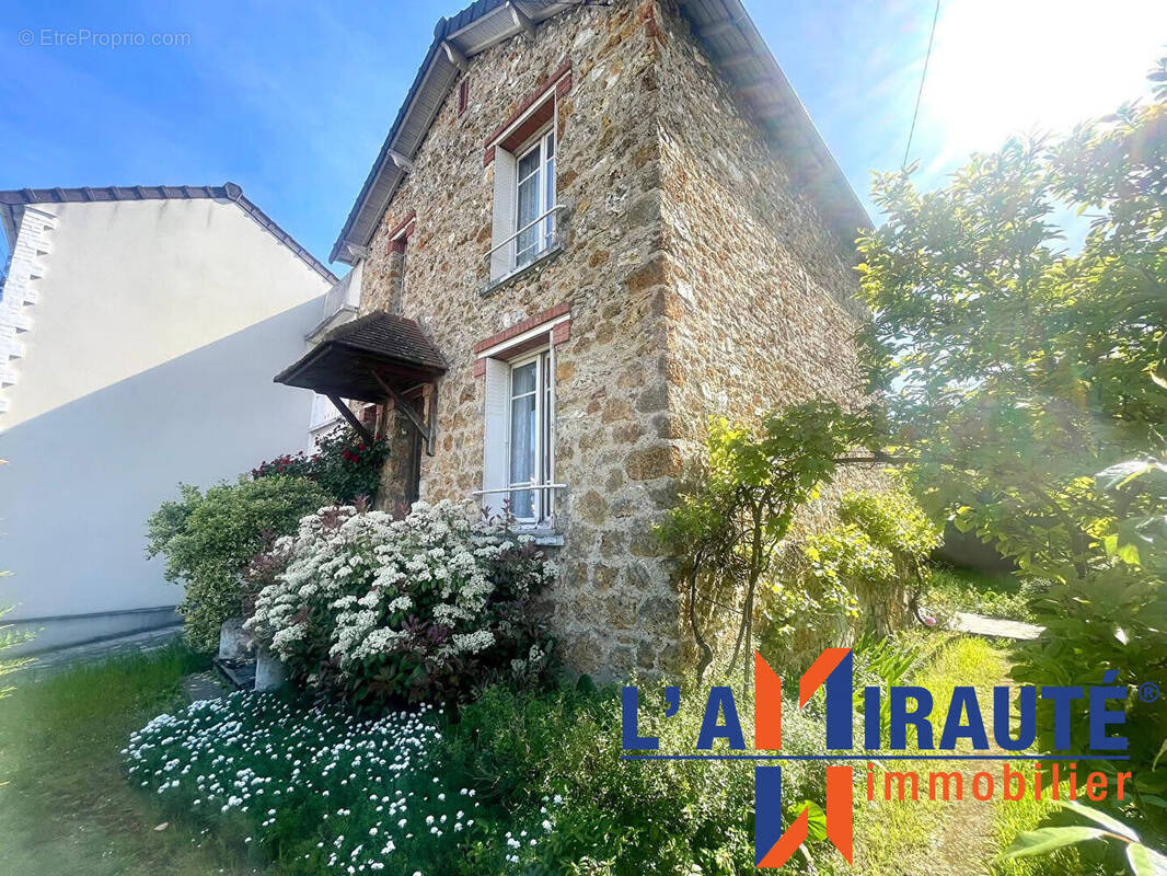 Maison à SARTROUVILLE