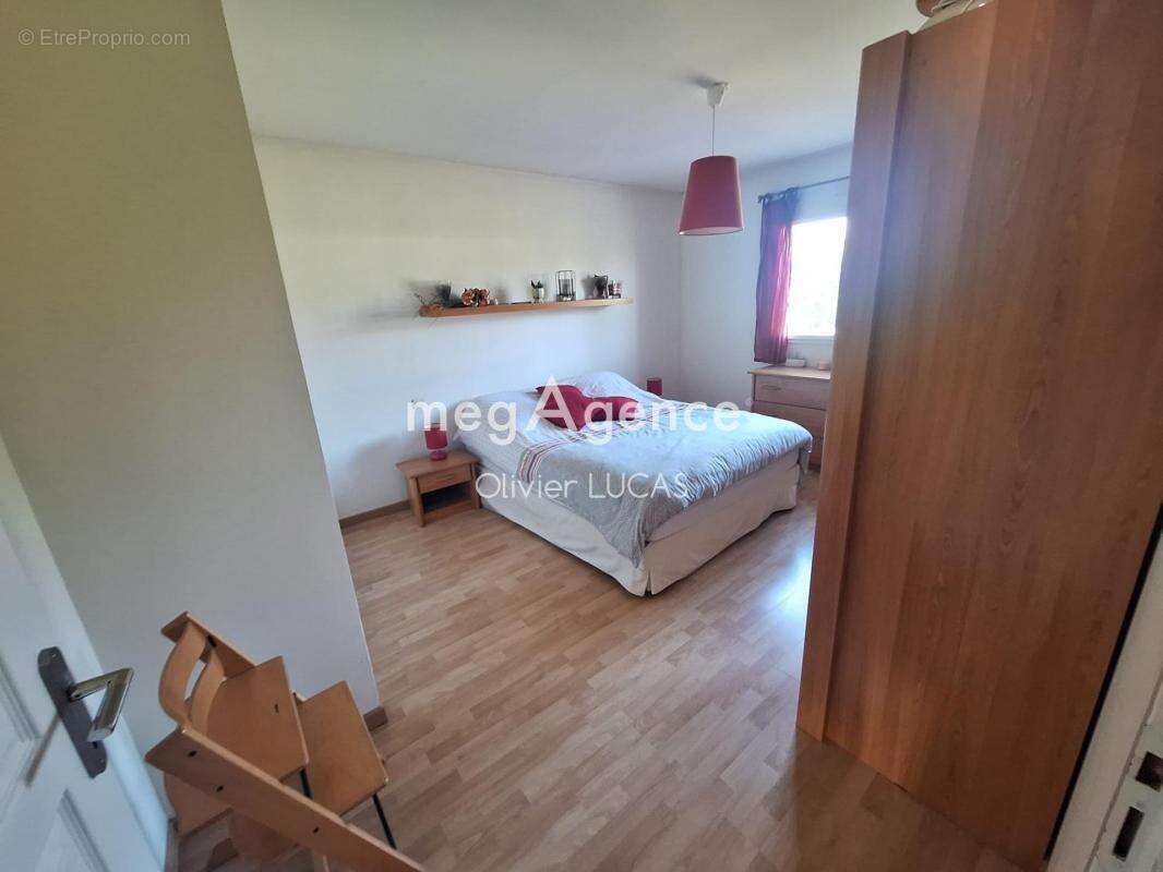 Maison à ILLEVILLE-SUR-MONTFORT