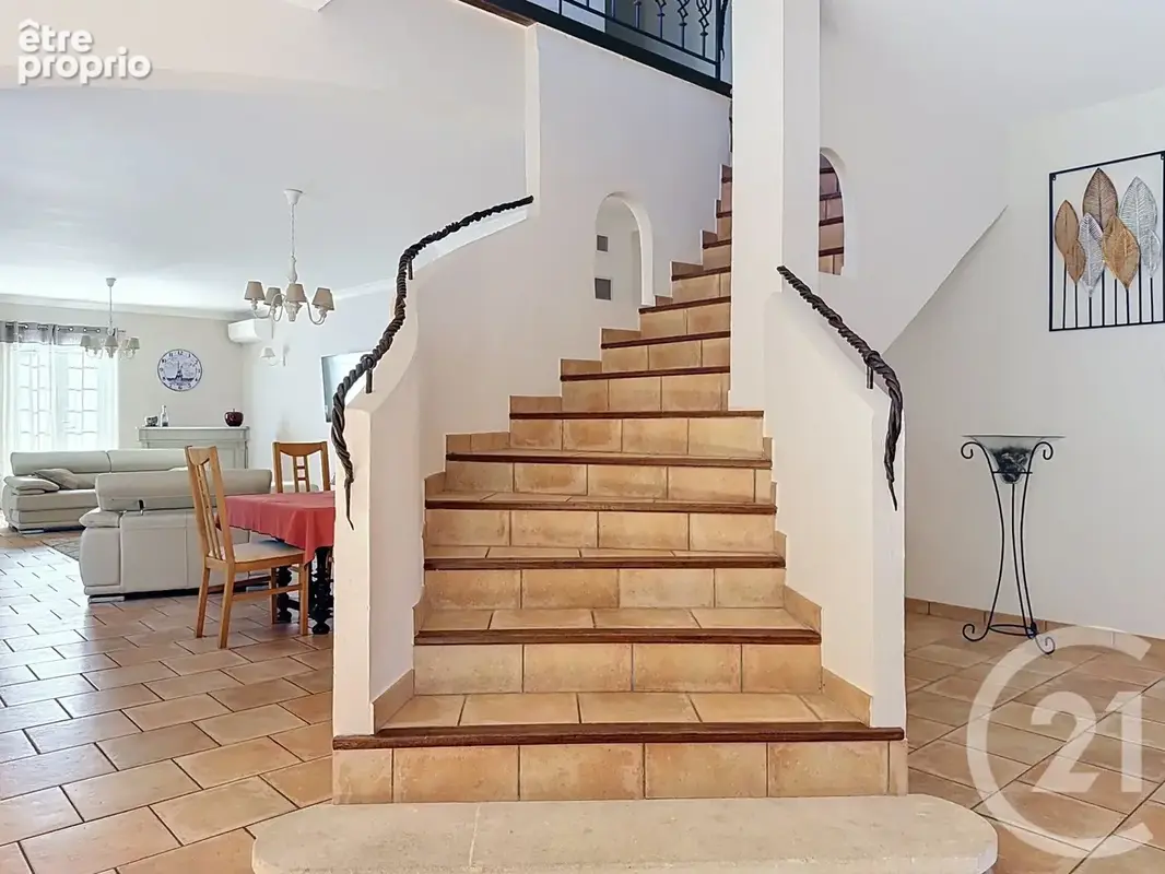 Maison 5 pièces 231 m² à vendre à Morieres-Les-Avignon (84310) - photo 5