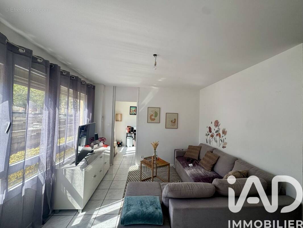 Photo 1 - Appartement à OULLINS