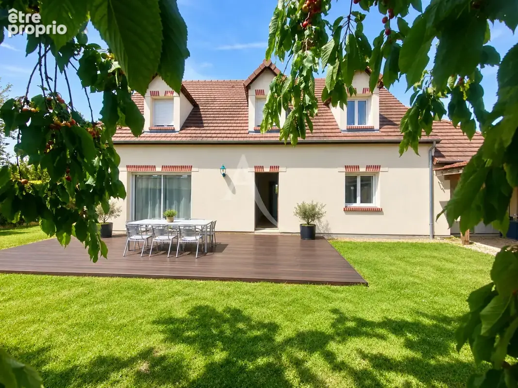 Maison familiale bourg de Chaingy  deuxième rang,  5 chambres garage, jardin. - photo 3