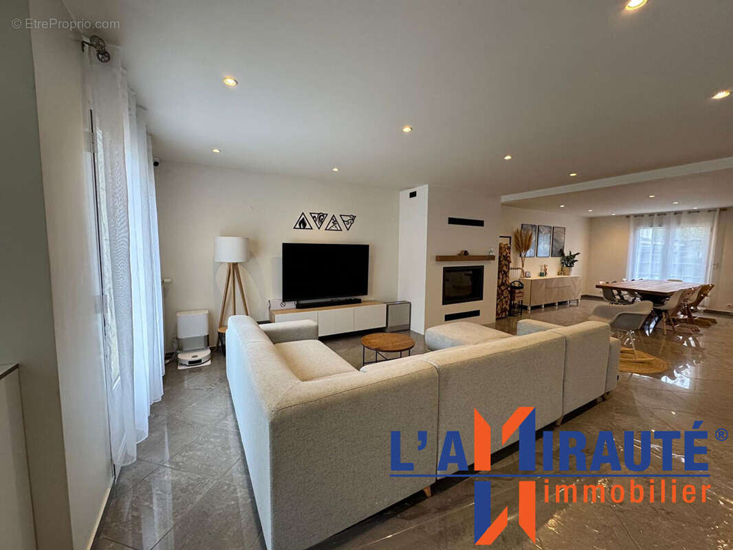 Maison à SARTROUVILLE