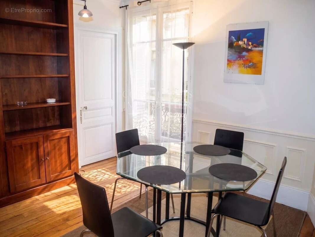 Appartement à PARIS-14E