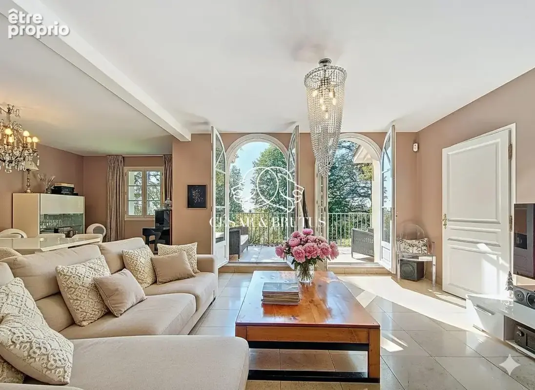 Maison 7 pièces 210 m² à vendre à Rillieux-La-Pape (69140) - photo 2