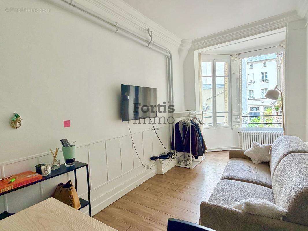 Appartement à PARIS-1E