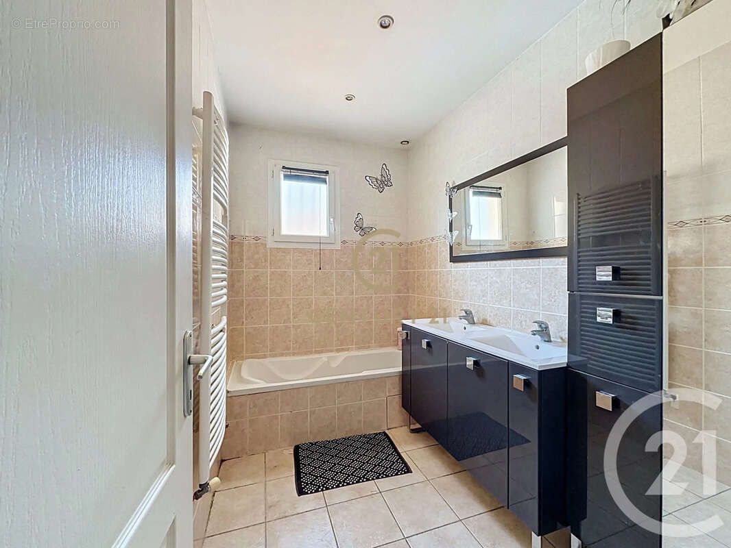 Maison 117 m² à Givors  - photo 8