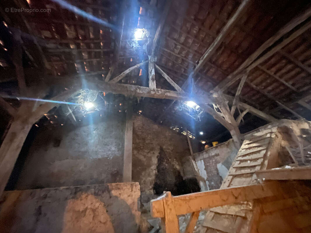 Maison à AZERAILLES