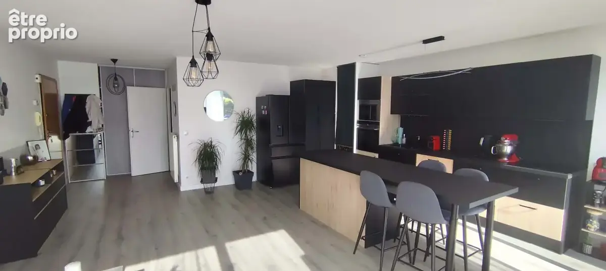 Appartement T4 de 80.34 m2 entièrement rénové avec grand balcon et garage - photo 2
