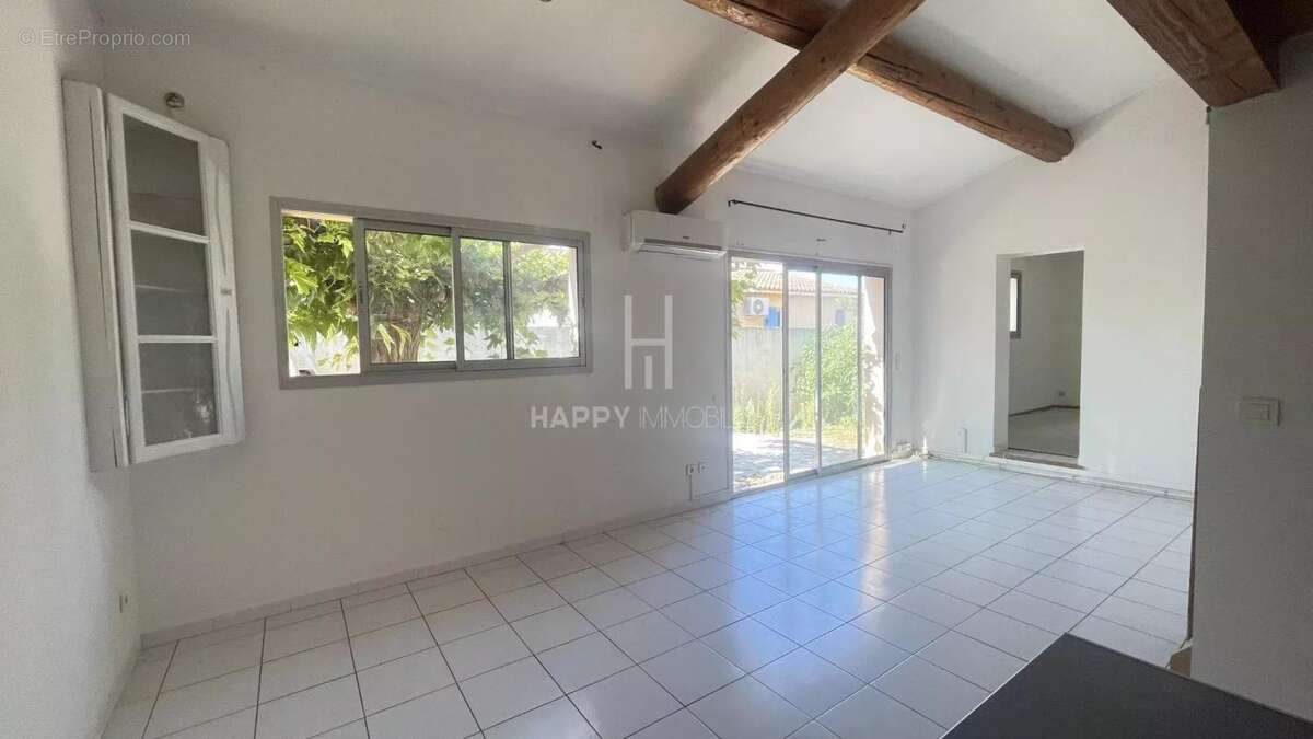 Maison à MOURIES