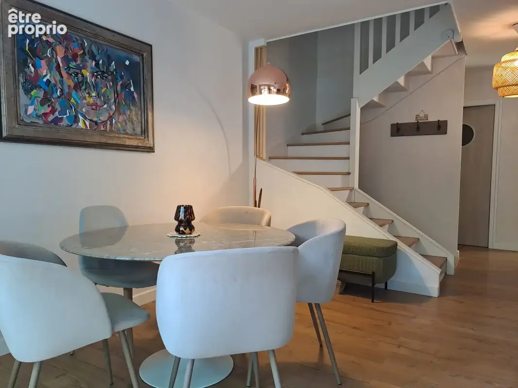 Appartement à FONTAINES-SAINT-MARTIN