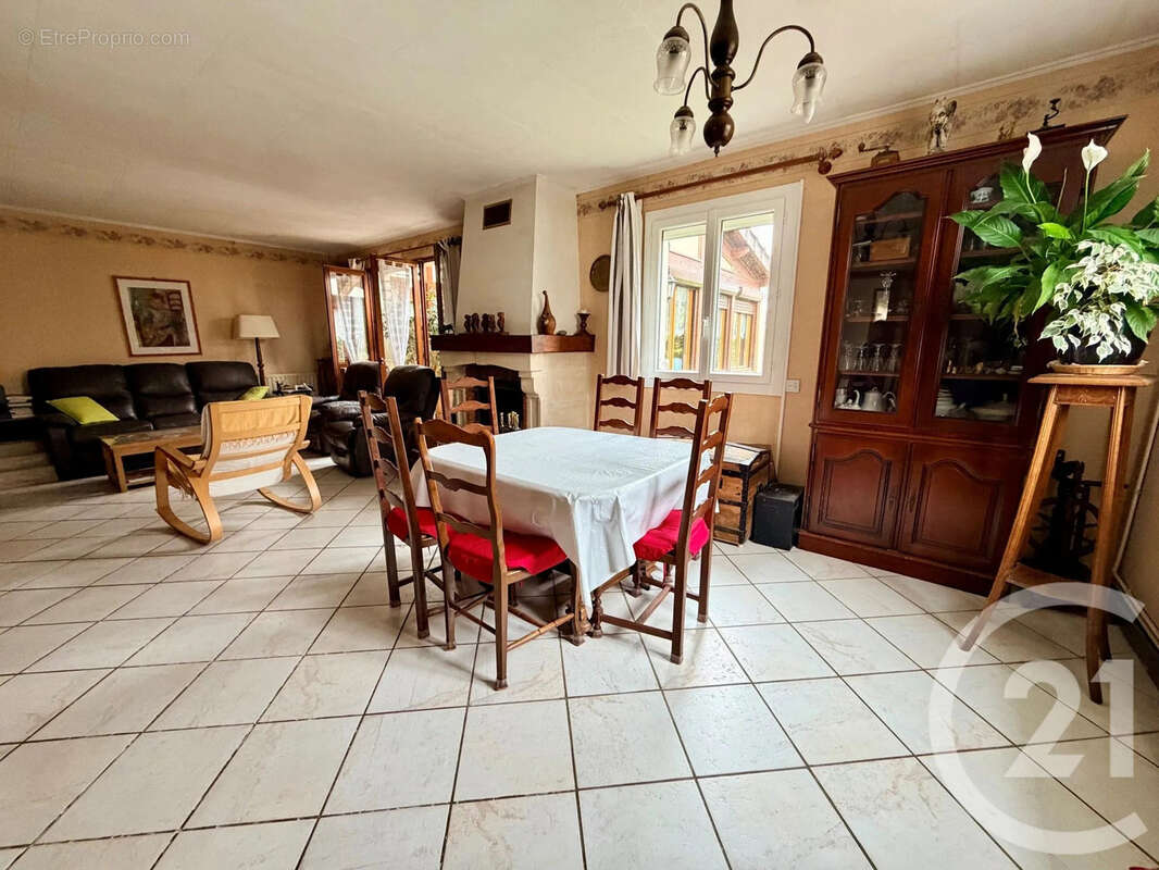 Maison à SAINT-THIBAULT-DES-VIGNES