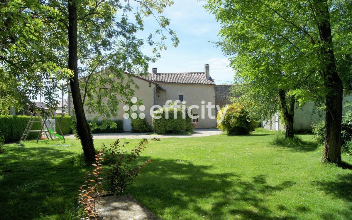 Maison à SAINT-PIERRE-D&#039;EXIDEUIL