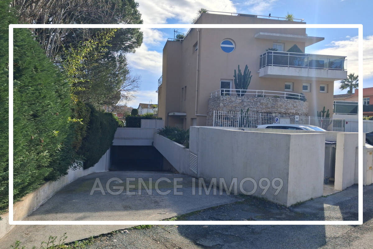 Parking à MANDELIEU-LA-NAPOULE