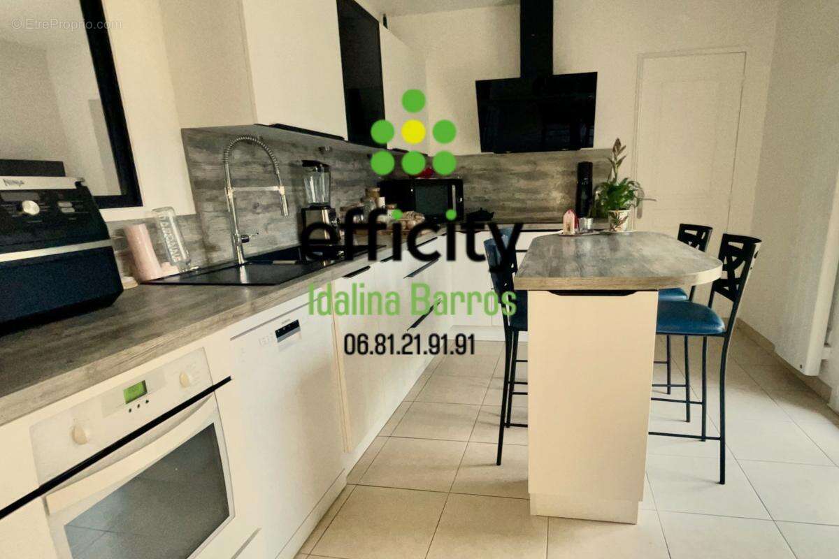 Maison à ROULLET-SAINT-ESTEPHE