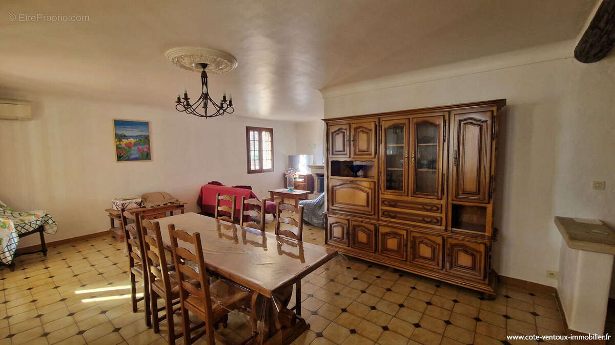 Maison à LA ROQUE-SUR-PERNES