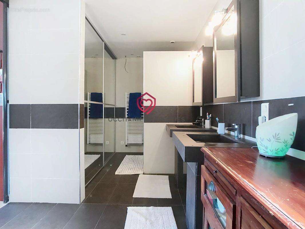 Elégante villa contemporaine avec piscine - photo 12