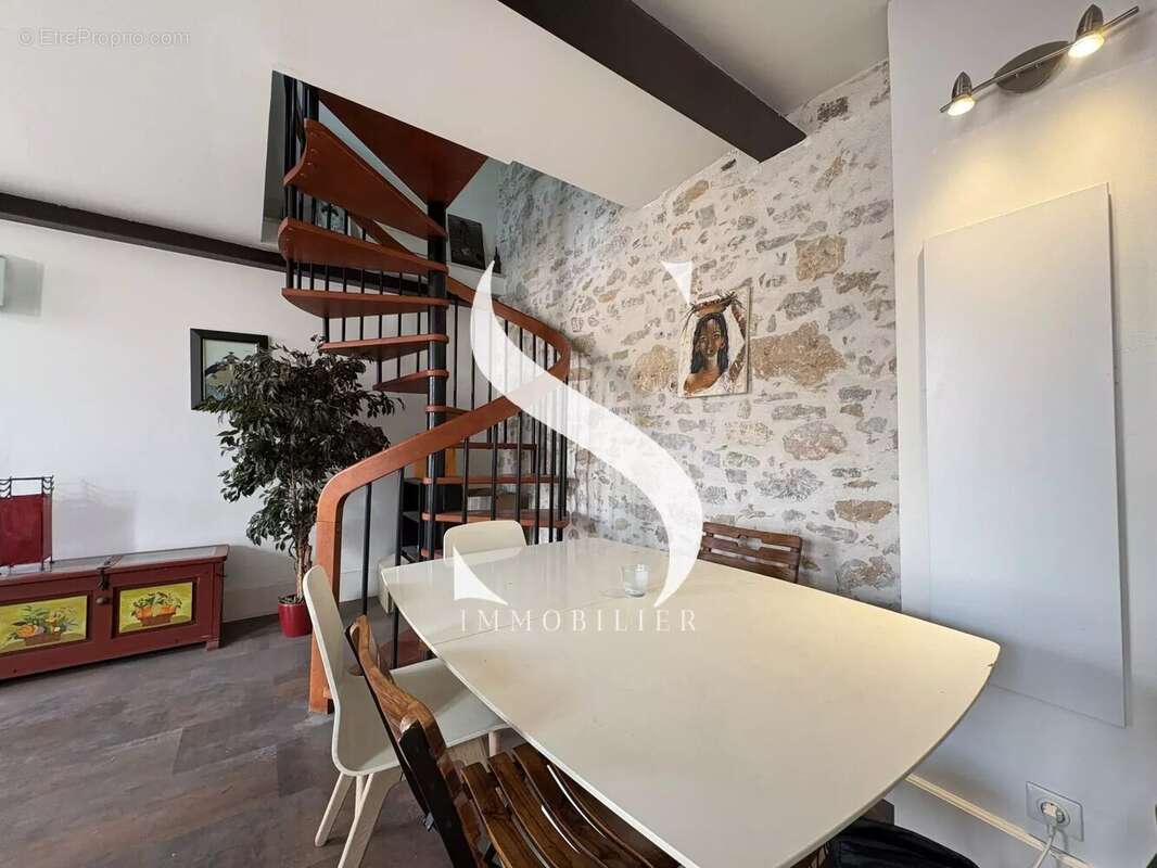 Appartement à VALLAURIS