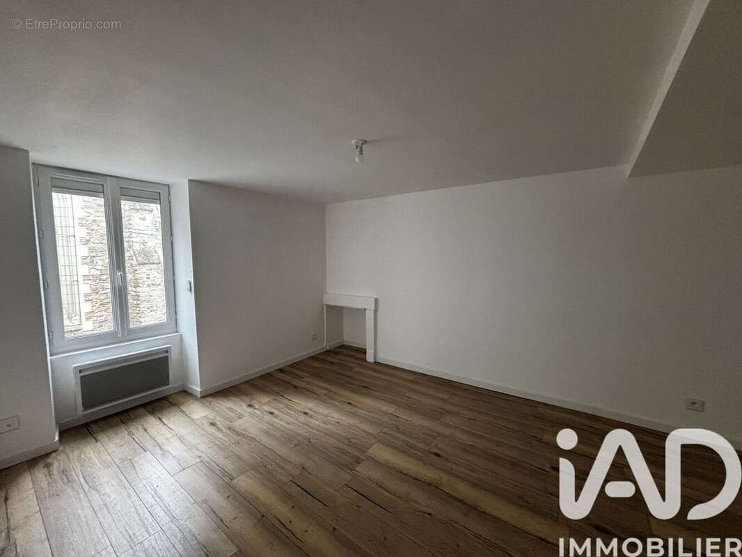 Photo 2 - Maison à ETRICHE