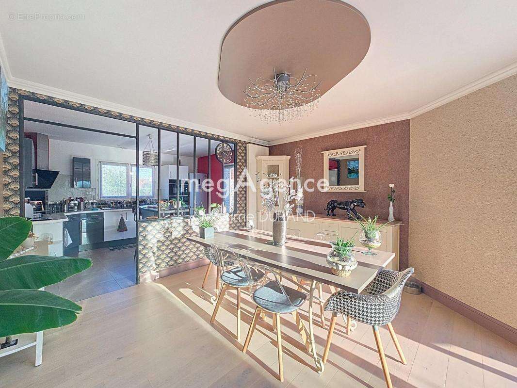 Maison familiale avec vaste pièce de vie et suite parentale de plain-pied à Cholet - photo 3