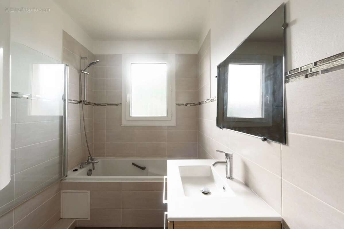 Appartement 60 m² à Aubagne  - photo 8