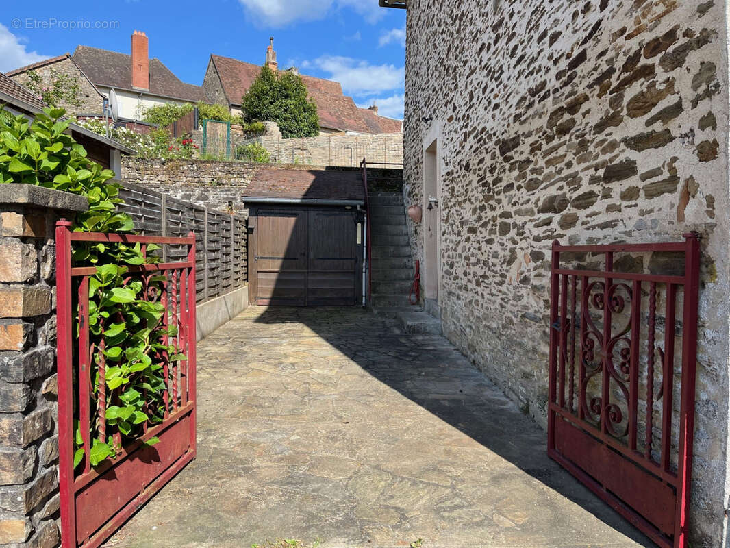 Maison à JUMILHAC-LE-GRAND