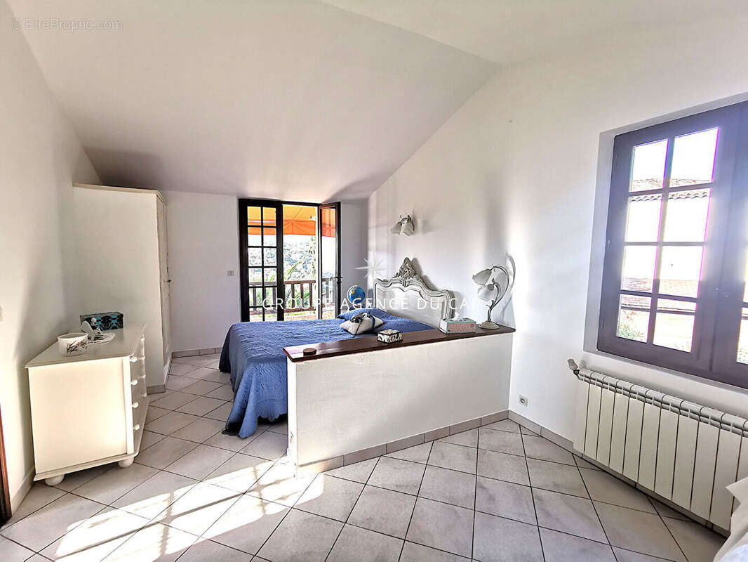 Maison à LES ISSAMBRES