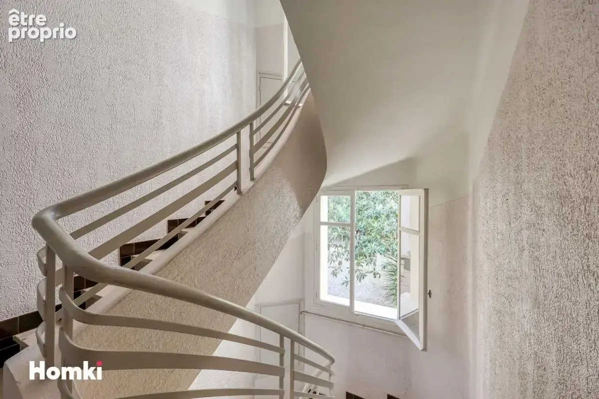 À vendre F2- Vivre Le Mourillon à pied : L'élégance d'un premier étage clé en main à Toulon 83000, Rue Joseph Cesari - photo 8