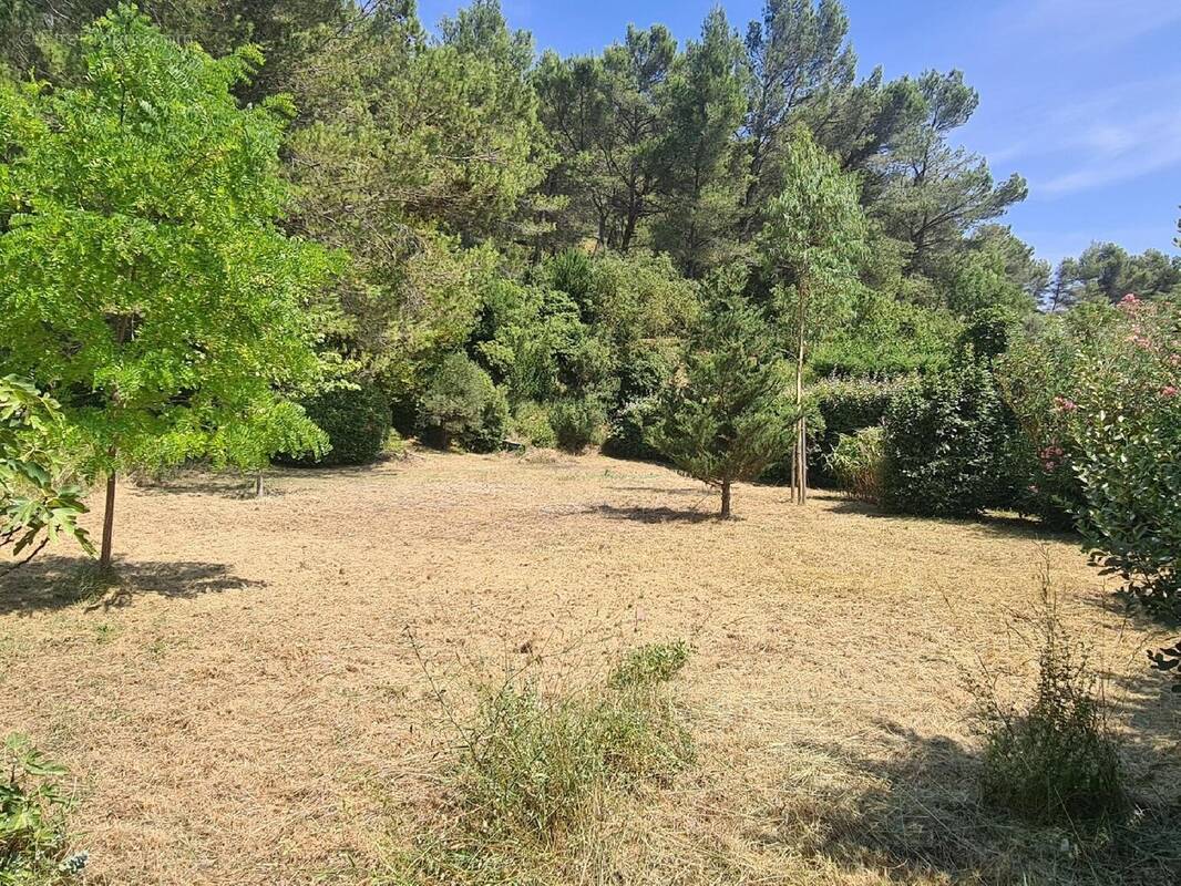 Terrain à VILLENEUVE-LES-AVIGNON