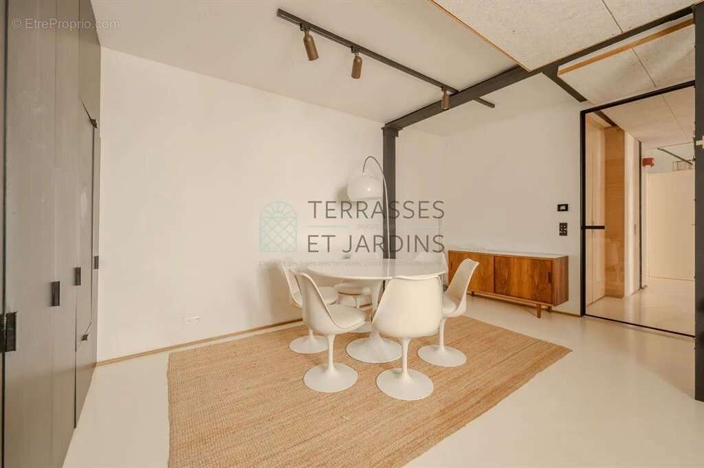 Appartement à PARIS-10E