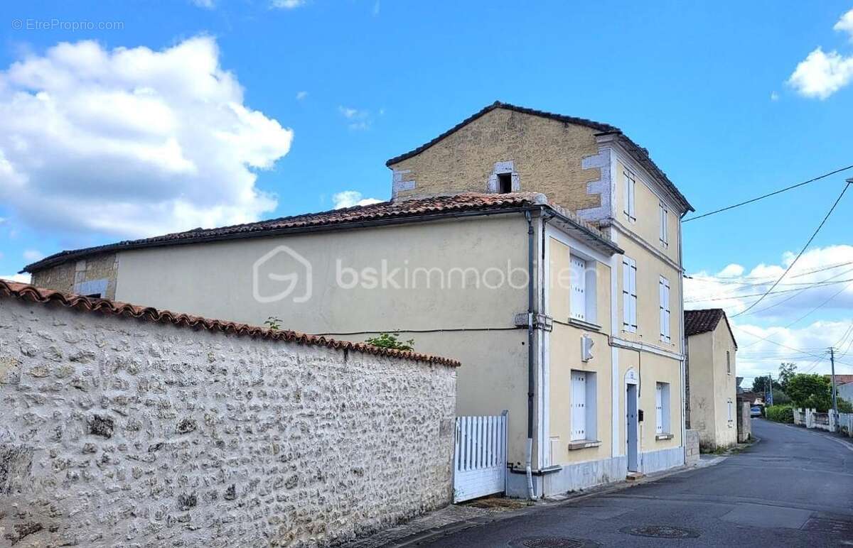 Maison à GOND-PONTOUVRE