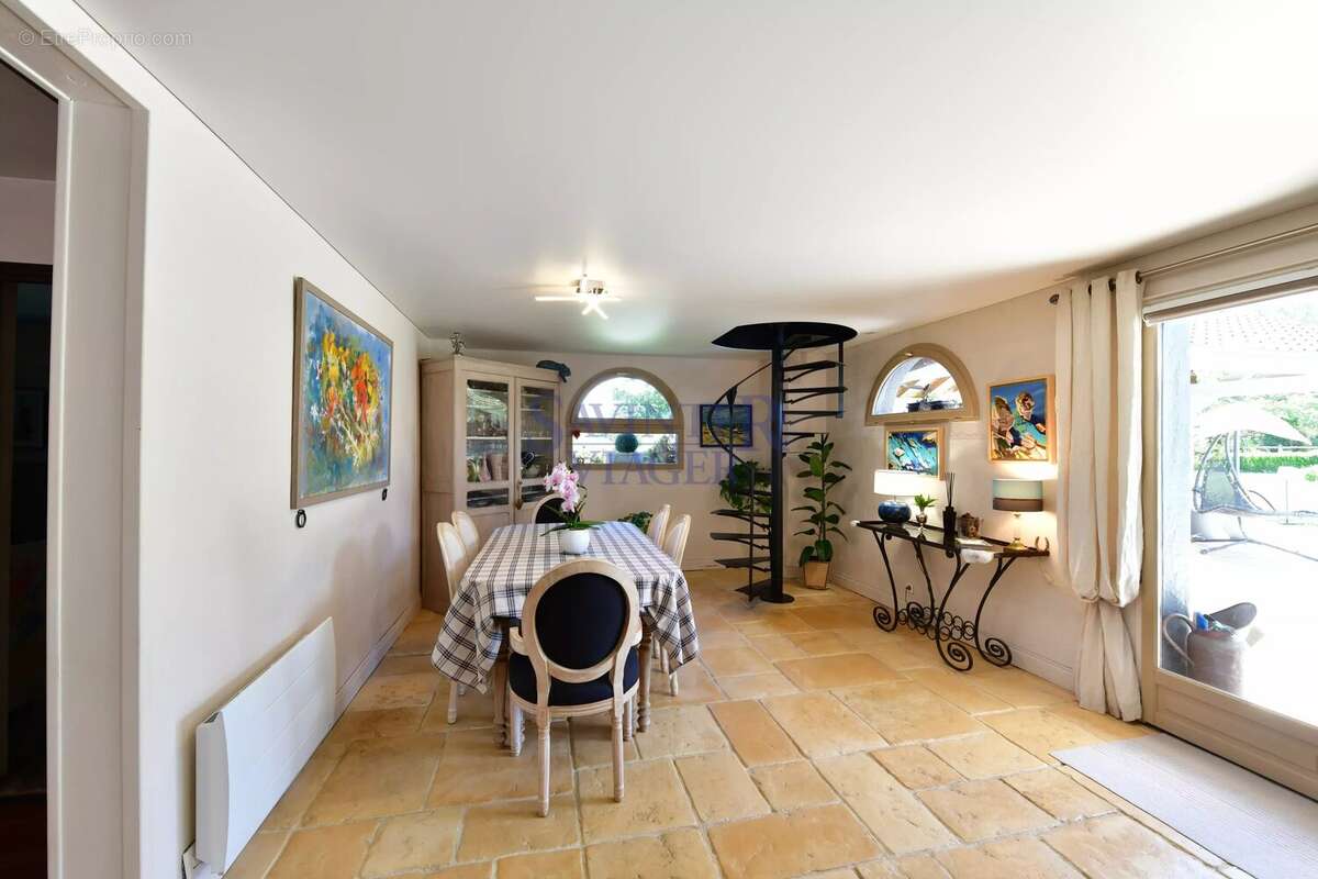 Demeure atypique avec installations équestres – Terrain de 16 832 m² - photo 12