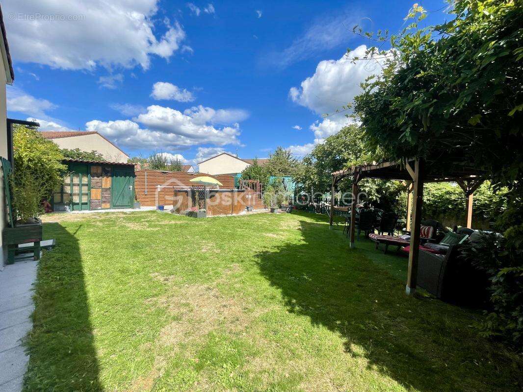 Maison à LE PALAIS-SUR-VIENNE