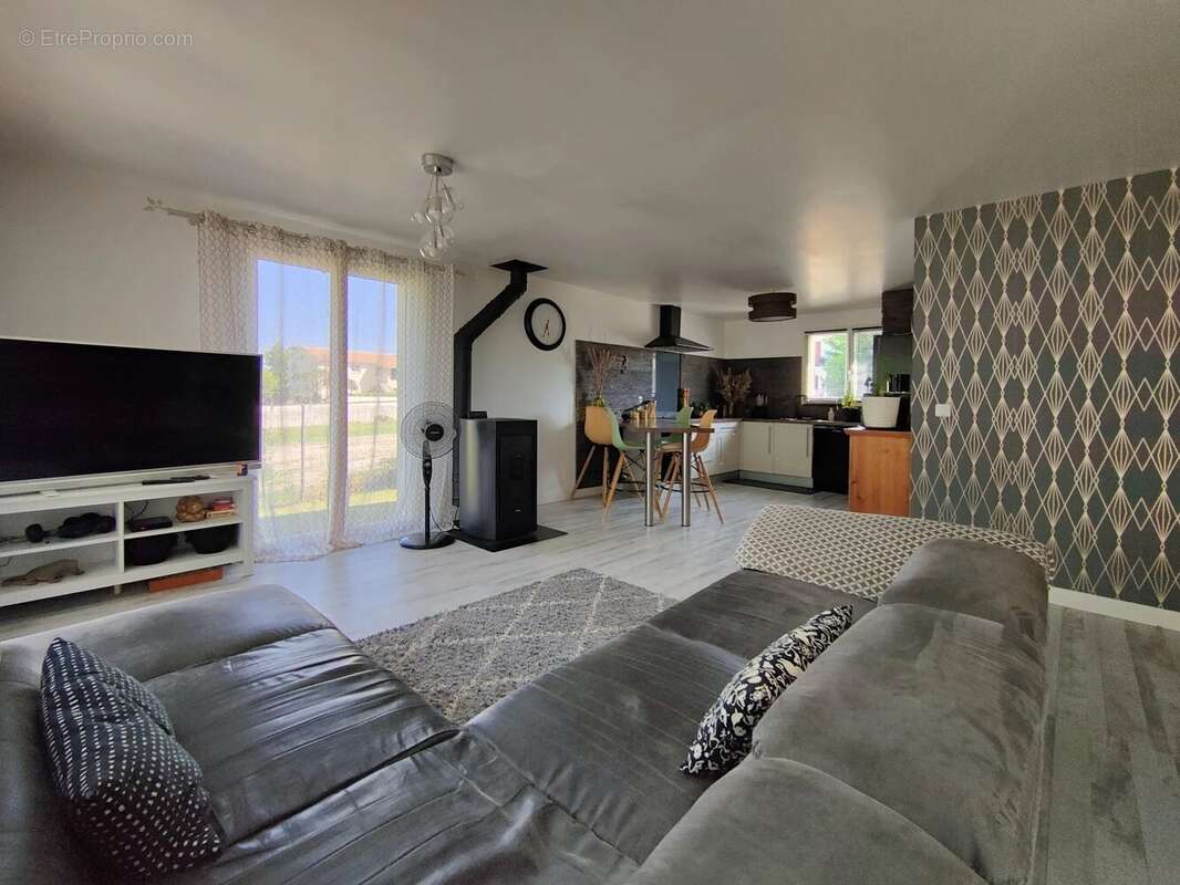 Maison à AYGUEMORTE-LES-GRAVES